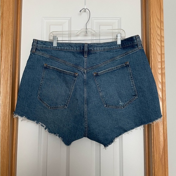 Abercrombie & Fitch High Rise Distressed Mom Shorts Size 35/20 - Picture 6 of 8